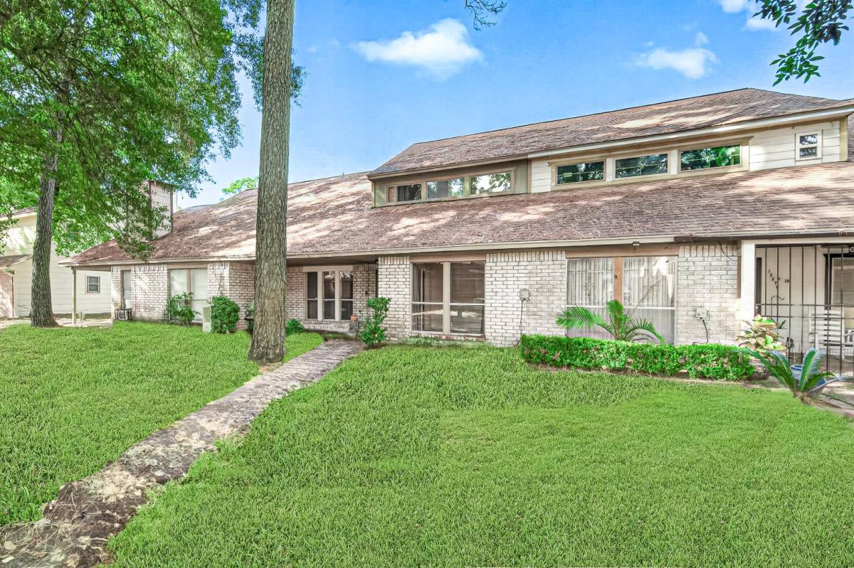 Townhouse for rent at 12270 Wild Pine Dr #B